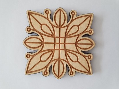 Picture of Podkładka drewniana, grawerowana - ornament kwiatowy lub geometryczny